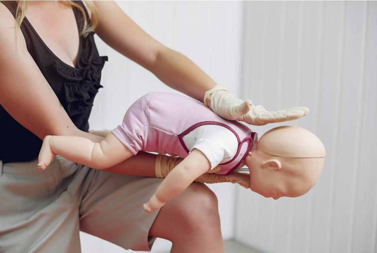 La maniobra d'Heimlich en infants petits i nadons la tècnica és diferent