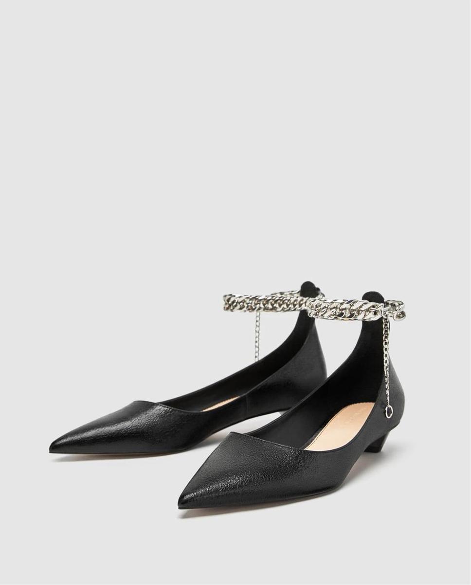 Zapatos con cadenas incluidas (de Zara)