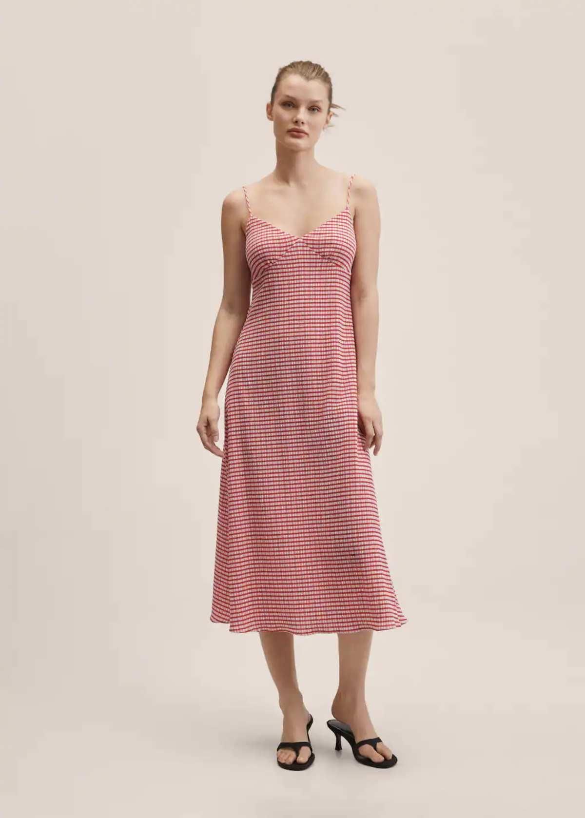 Vestido de tirantes de cuadros vichy de Mango
