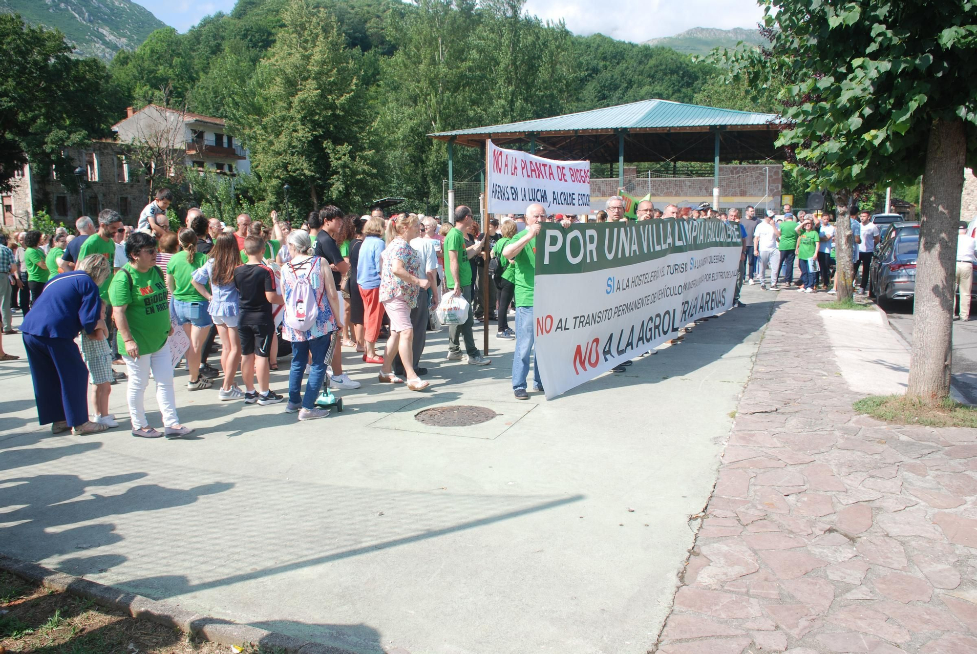 Manifestación contra la planta de biogás en Arenas de Cabrales