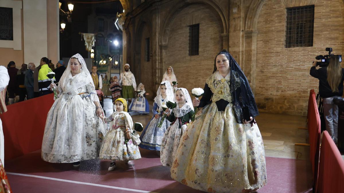 Todas las fotos de la Ofrenda del 17 de marzo por la calle de la Paz hasta las 21:30 horas