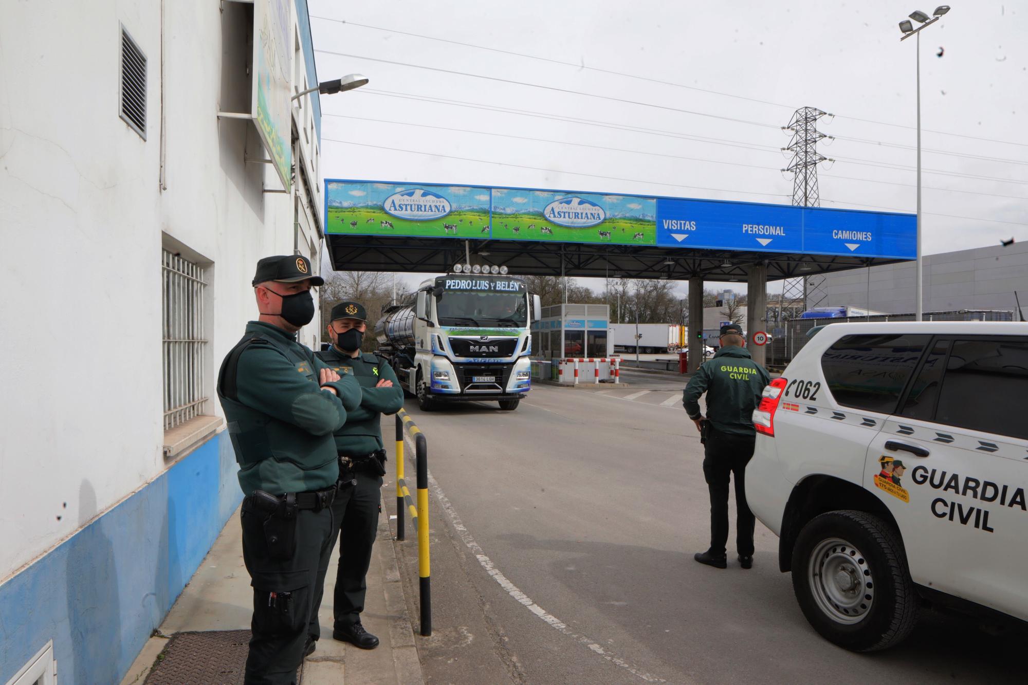 EN IMÁGENES: así está siendo la huelga del transporte en Asturias