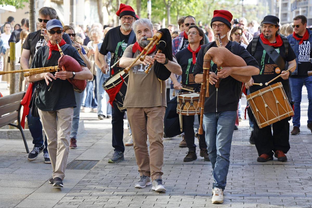 Fotos de les Festes de Primavera, amb espectacles de circ i la trobada de sacaires