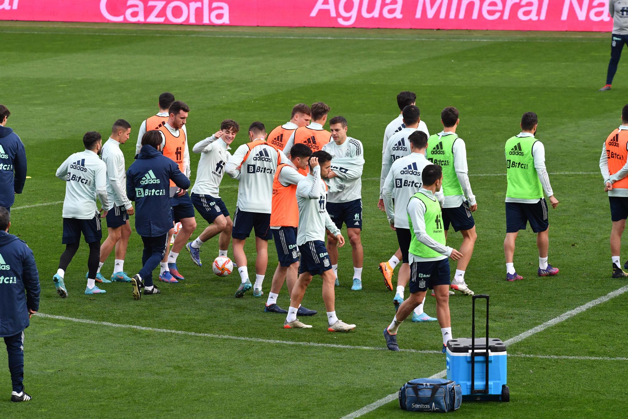 La selección española de fútbol entrena en Riazor para el partido contra Islandia