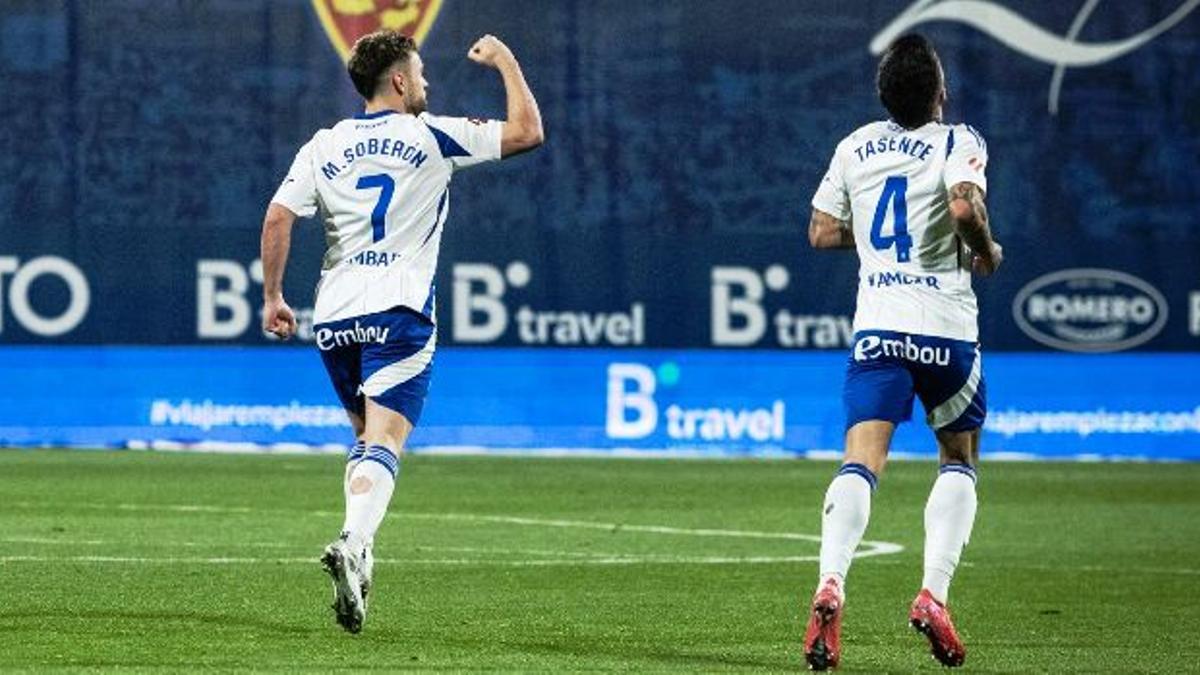 Soberón celebra el gol del Real Zaragoza, con Tasende a su lado.