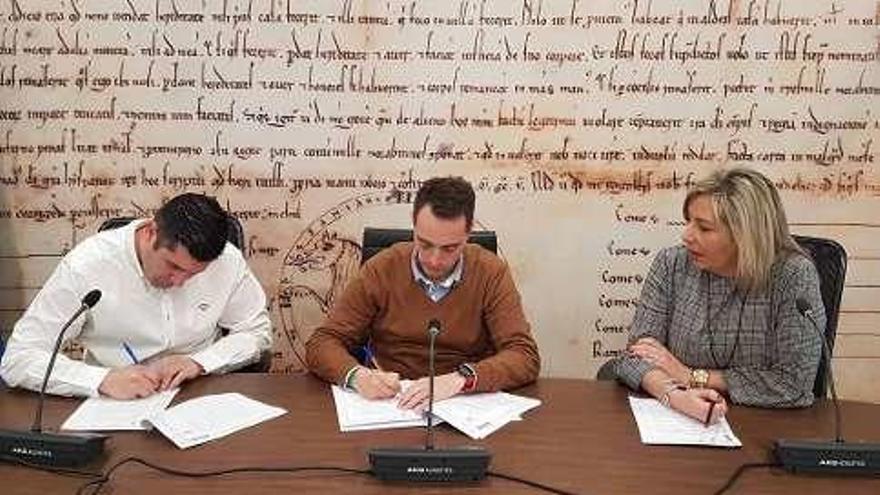 Firma del convenio entre ABTE y Ayuntamiento.