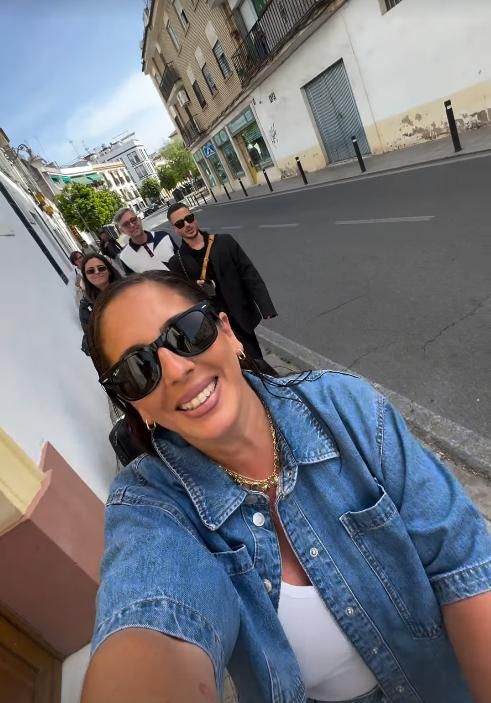 Anabel Pantoja se mostraba sonriente tras un día de sesión de fotos