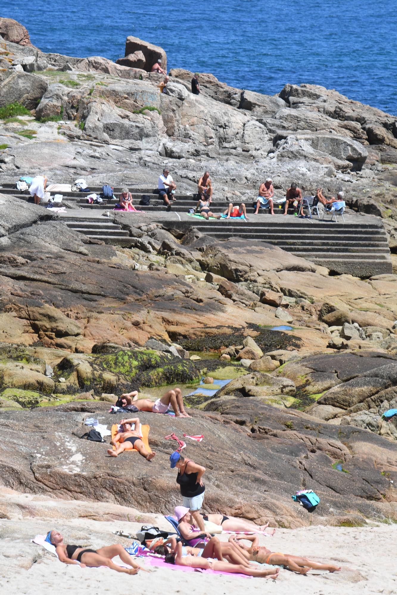 Las altas temperaturas llenan las playas de A Coruña