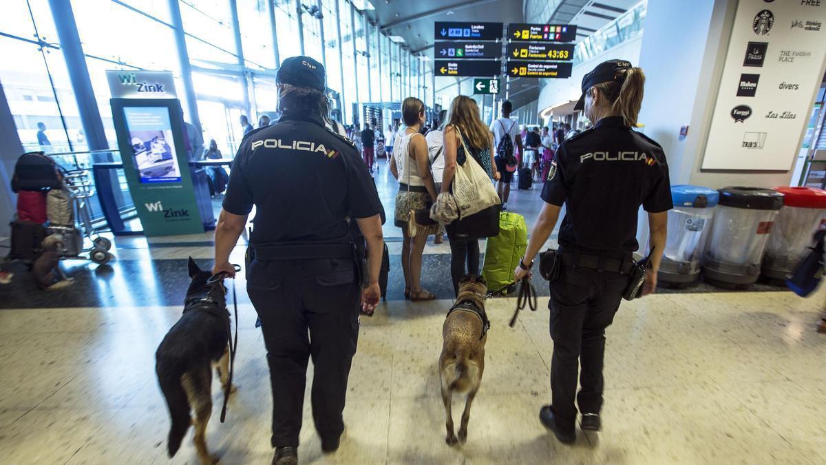 Detienen a un futbolista neerlandés de 20 años justo a tiempo en el aeropuerto de València, horas después de una violación