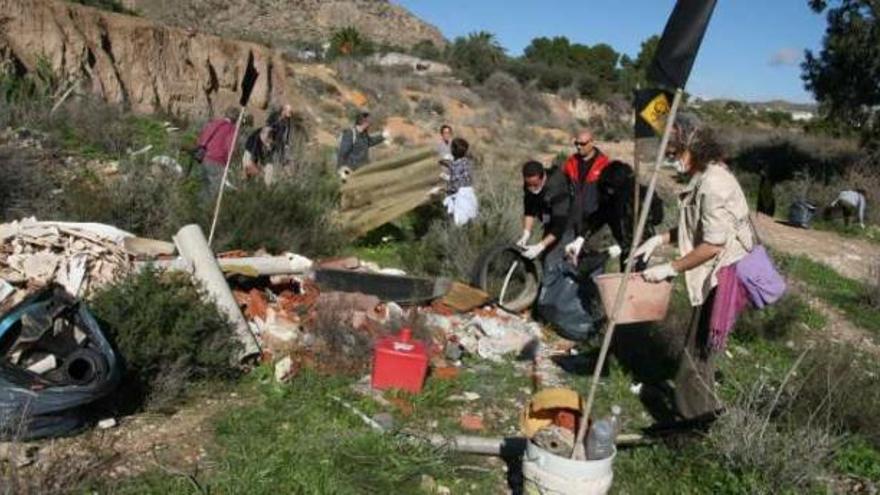 Vertedero de caucho en el Vinalopó