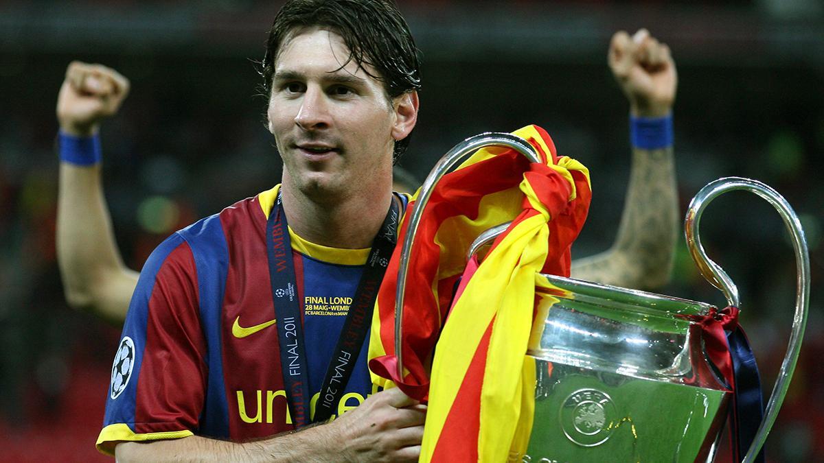 Leo Messi con el trofeo de la Champions League 2010/11