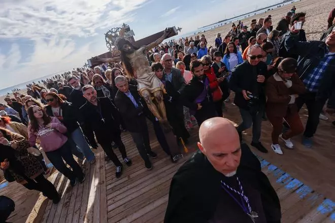 Los Cristos del Cabanyal se encuentran en uno de los actos más tradicionales de la Semana Santa Marinera de València