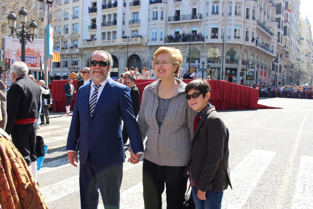 Recogida de premios de las comisiones falleras