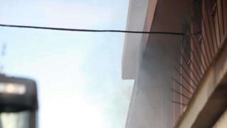 Feuer und Explosionen in Ladenlokal in Palmas Viertel Son Rapinya