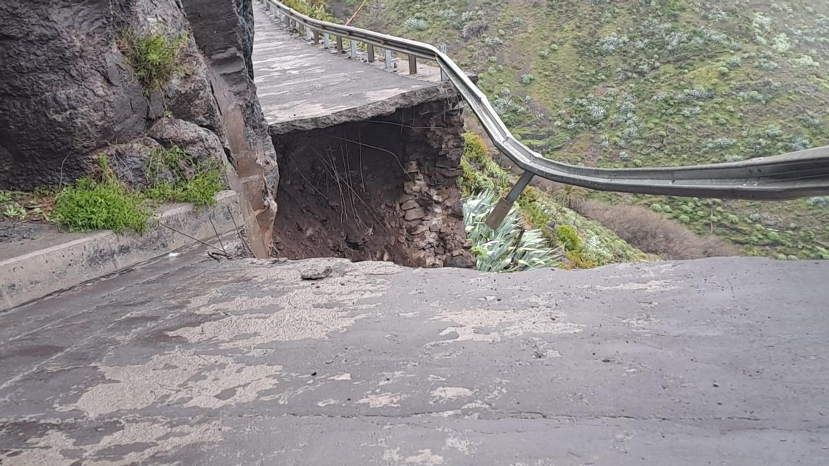 Uno de los tramos de la conexión entre Erques y Erquitos que desapareció por un deslizamiento de la ladera.