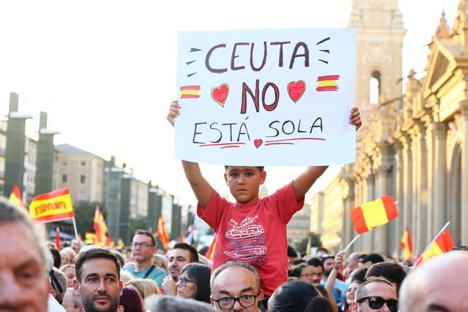 En imágenes | Zaragoza sale a la calle y se vuelca con Ceuta frente a la crisis migratoria