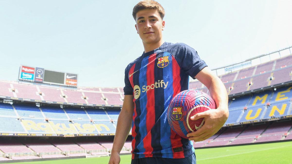Pablo Torre ya luce con la camiseta del Barça