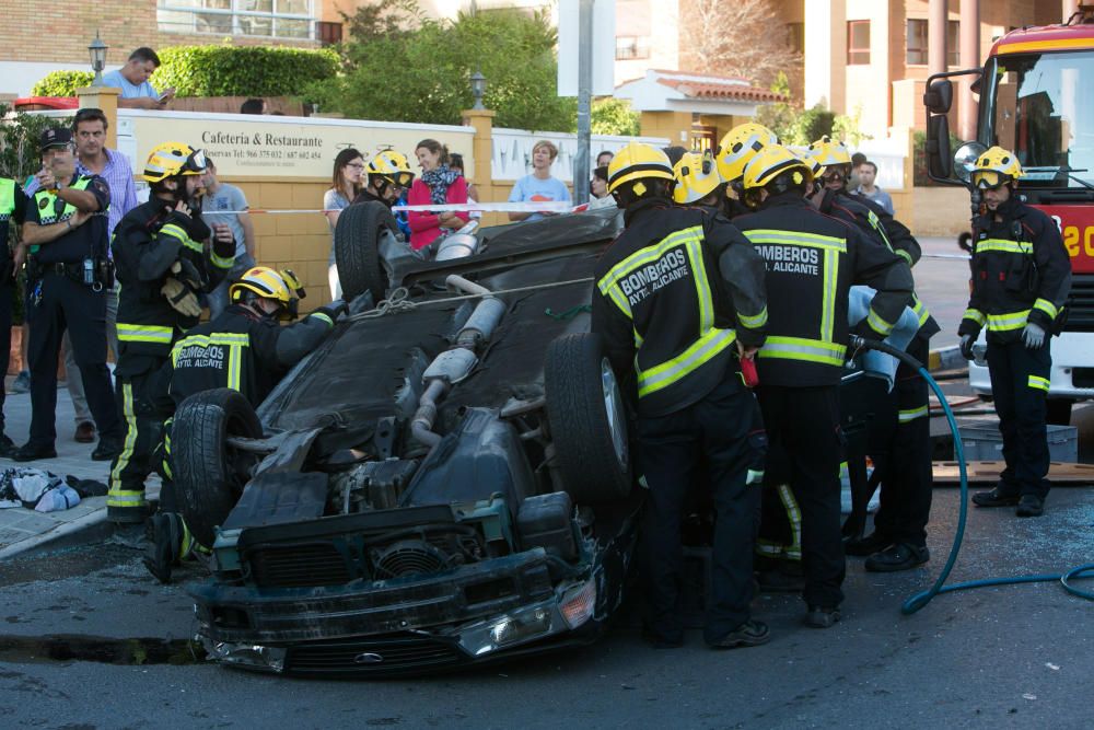 El vehículo de la mujer, de 71 años, ha volcado en la Avenida de la Condomina sobre las 9.30 horas