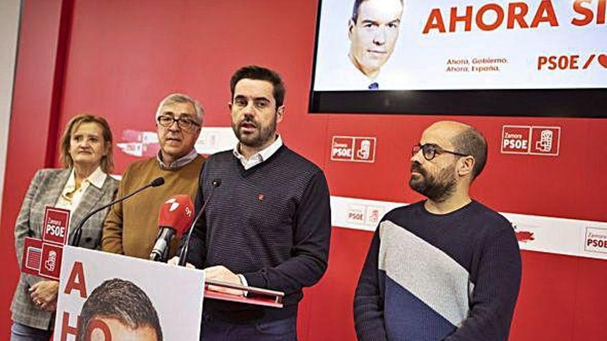 Mar Rominguera, José Fernández, Antidio Fagúndez y Eduardo Folgado, ayer en la sede del PSOE.