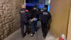 Un dispositiu antidroga al Raval de Barcelona se salda amb cinc detinguts i dos immobles desocupats