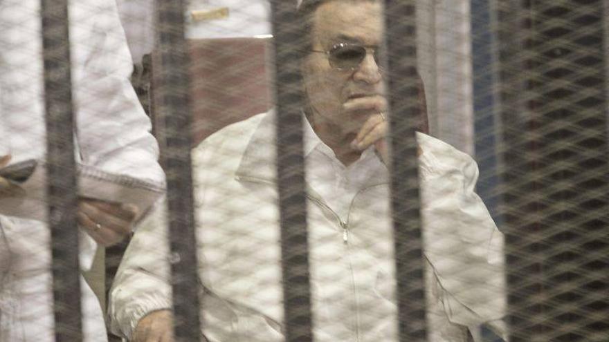 Mubarak comparece en la segunda sesión del juicio por la muerte de manifestantes