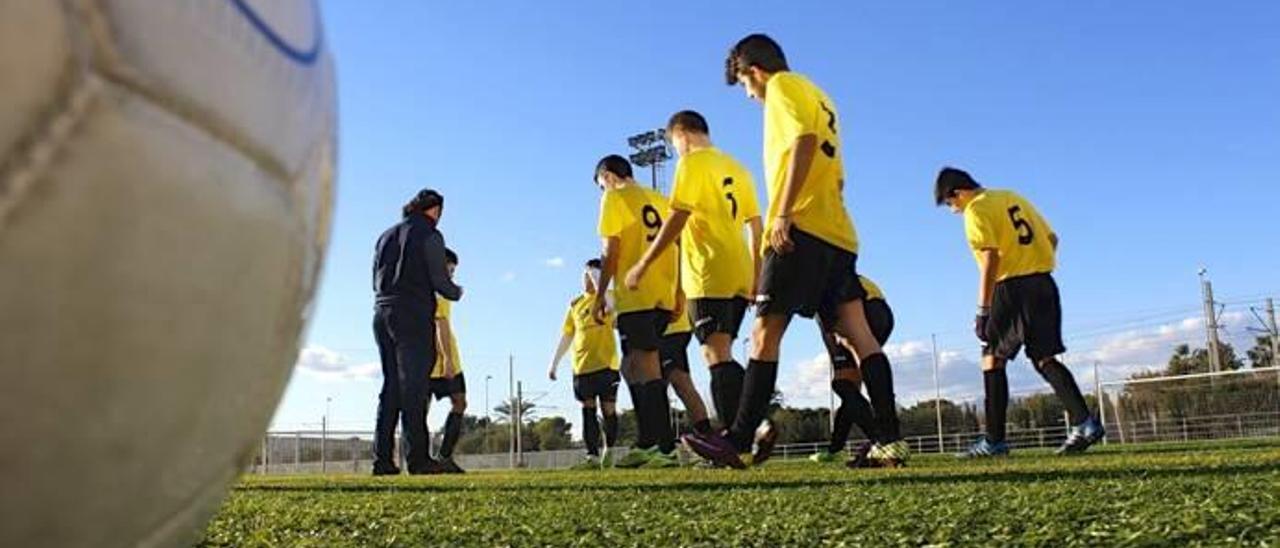 Estados Unidos busca futbolista universitario