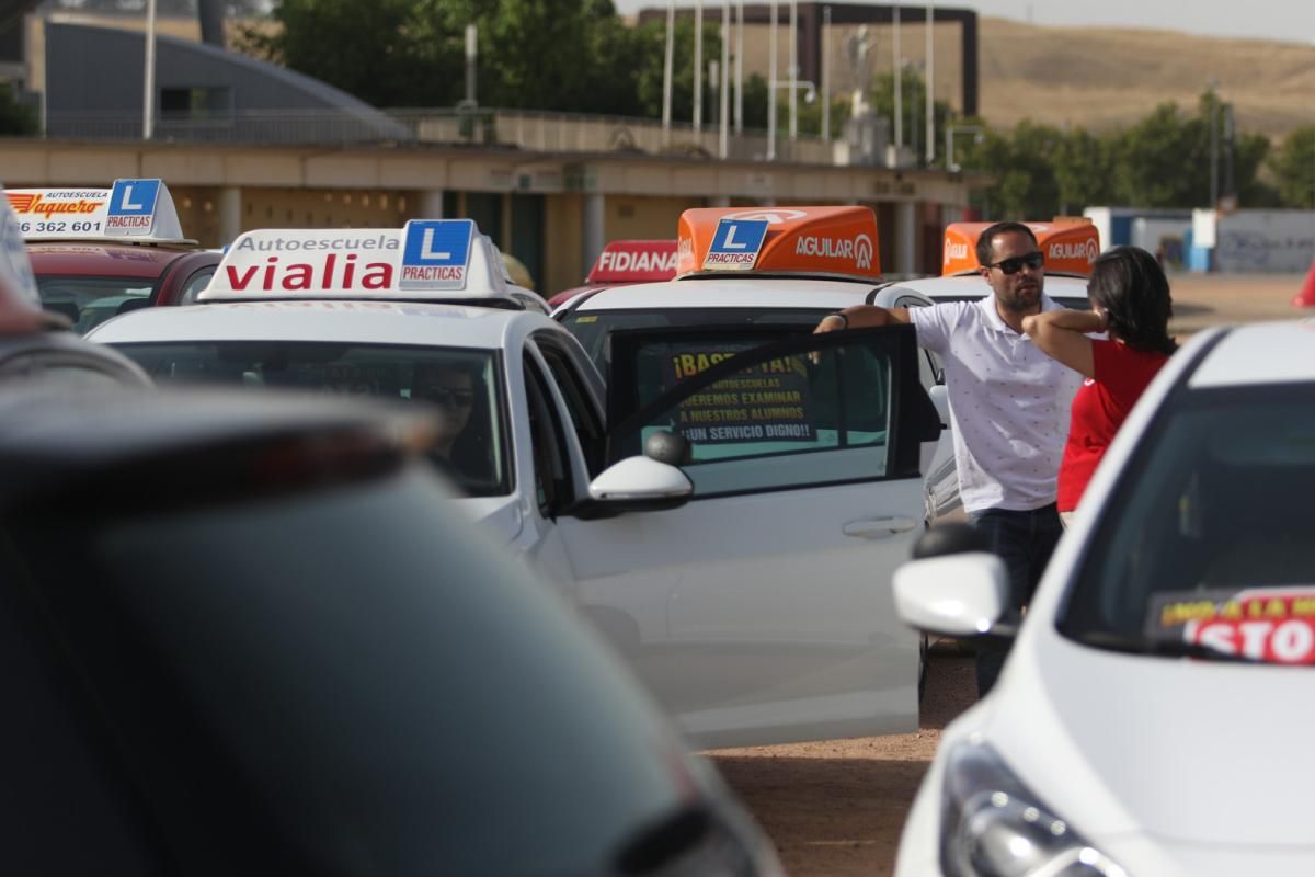 Fotogalería / Manifestación en Córdoba de autoescuelas