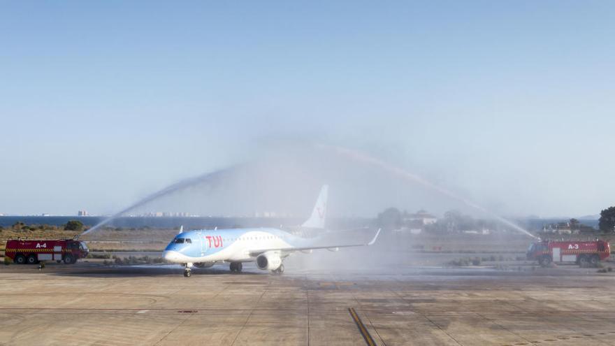 Bautizo de agua del primer vuelo de TUI a Bruselas