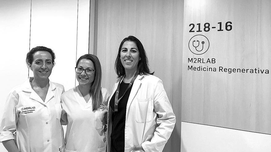 La doctora Inmaculada Vives, a la izquierda, con su equipo. // FDV