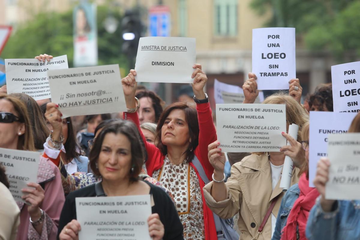 Los manifestantes pidieron la dimisión de la ministra