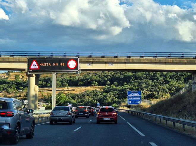 Carretera congestionada en verano