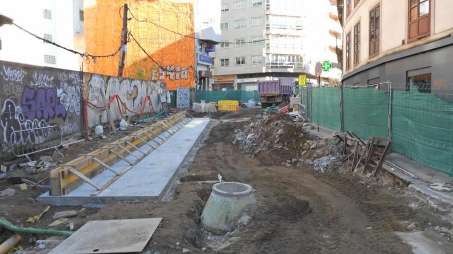 Las obras de la calle Concordia donde se instalarán siete rampas mecánicas. |   // F. CASANOVA