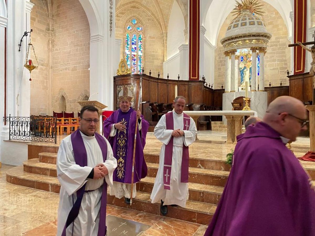 El obispo de Ibiza, Vicent Ribas, celebra en la Catedral el cuarto aniversario de su ordenación episcopal