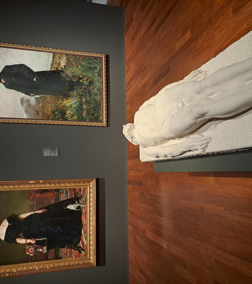 Los retratos de Antonia Roca (Cortellini) y de Manuel Comas (Pinazo) con el &quot;Cristo yacente&quot; de Carmelo Vicent Suria.