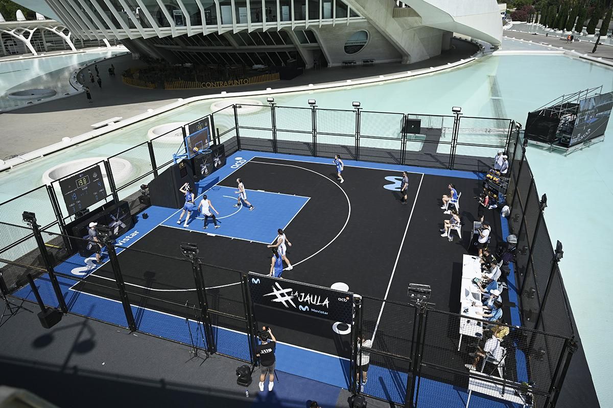 Imagen de una de las canchas de La Jaula Movistar.