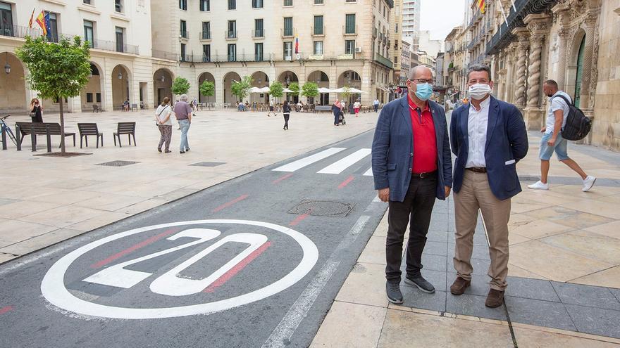 Alicante reduce a 20 kilómetros hora la velocidad en cuatro zonas para dar prioridad al peatón