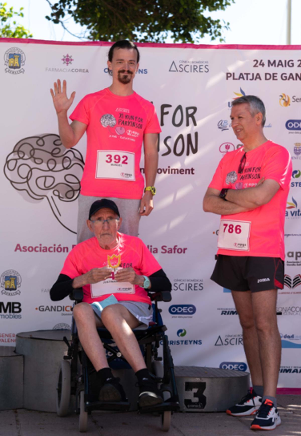 Una imagen de la entrega de premios y trofeus en la playa de Gandia