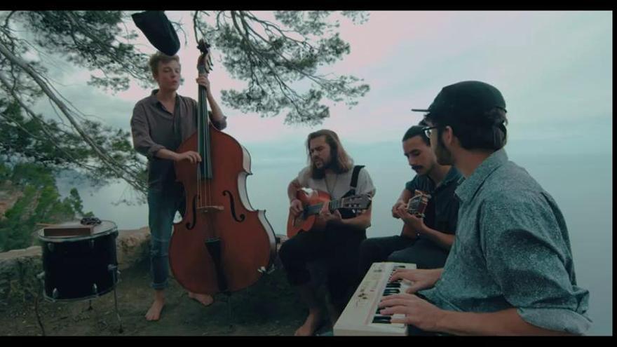 "Lion Sphere" dreht Musikvideo an der Steilküste bei Deià