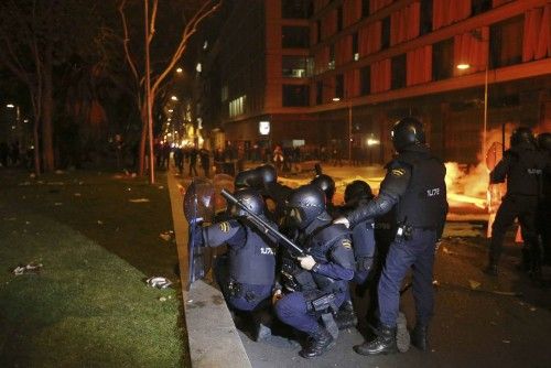 DETENIDOS TRAS DISTURBIOS Y CARGAS POLICIALES EN LA PLAZA DE COL?N