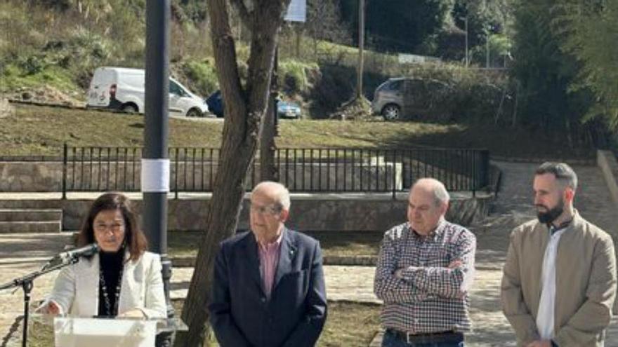 Betanzos coloca un molino como reconocimiento al “emblemático” Muíño Roxo