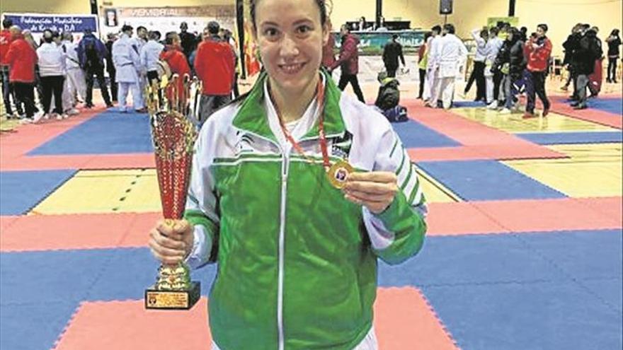 inma lopera (plata) y enrique gonzález, en el absoluto de karate