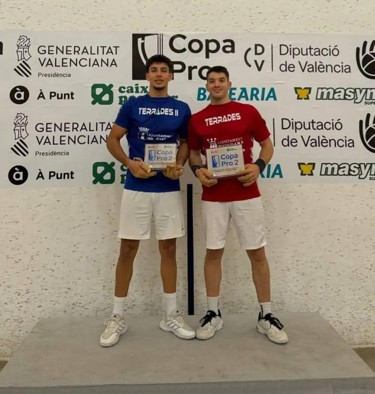 El dos germans, en el podio de la Copa de Raspall