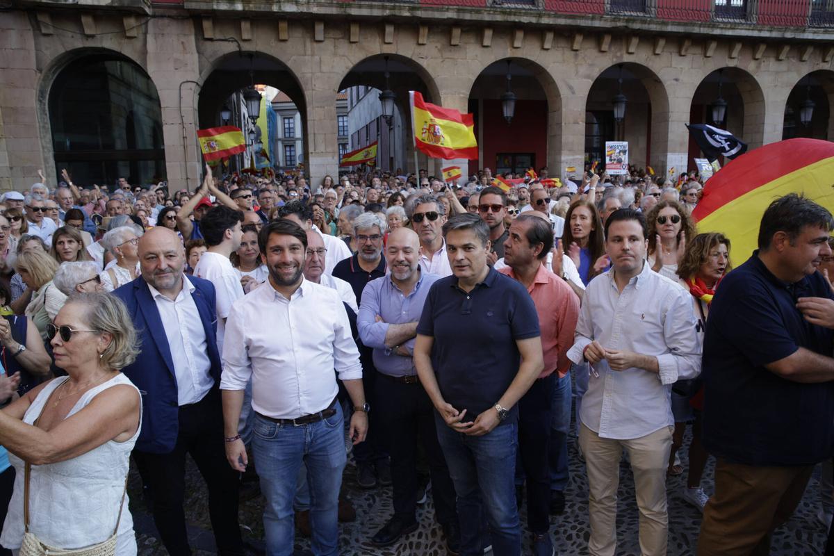 En imágenes: así fue la masiva manifestación en Gijón de apoyo a Ceuta en la plaza Mayor