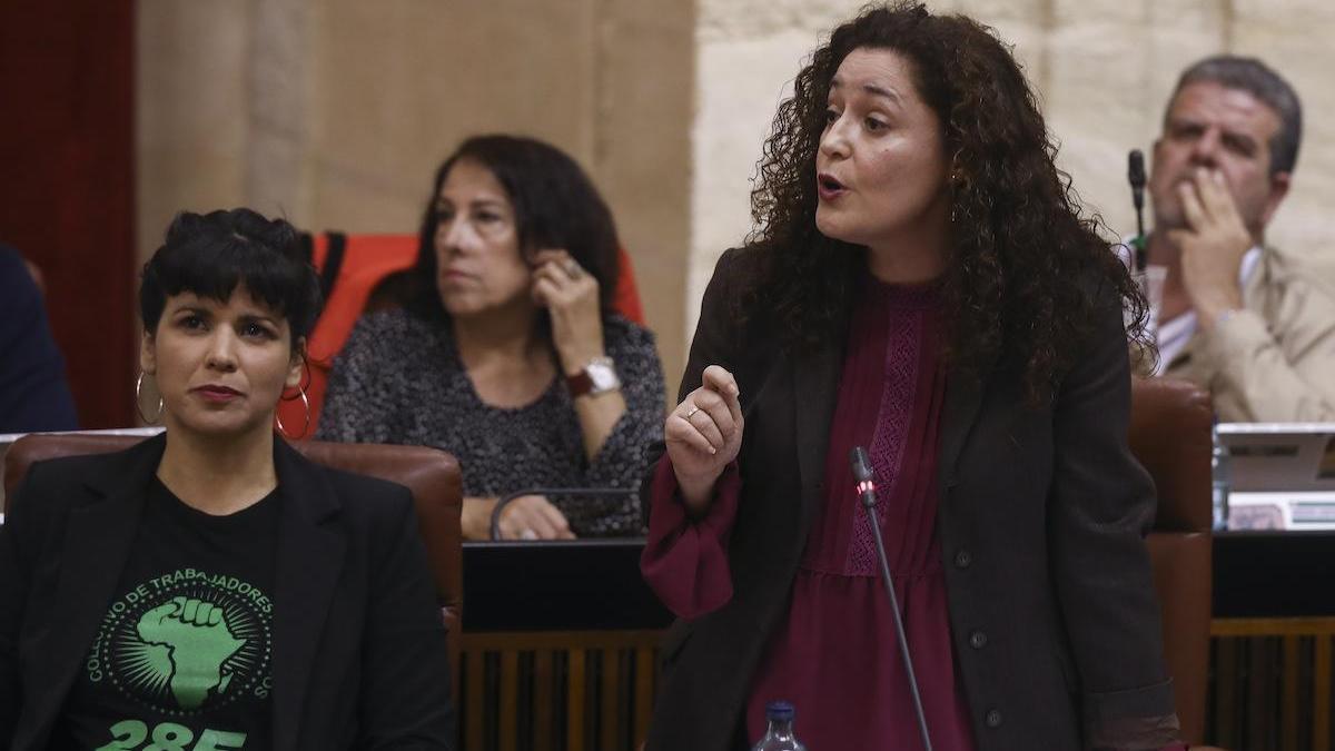 La portavoz parlamentaria de Adelante Andalucía, Inmaculada Nieto (d), junto a la líder de Adelante Andalucía, Teresa Rodríguez (i), en una imagen de principios de año.