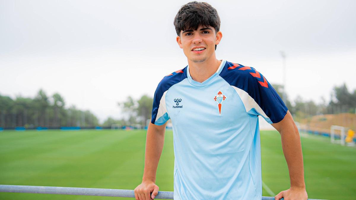 El zaguero pontevedrés sonríe en Mos.