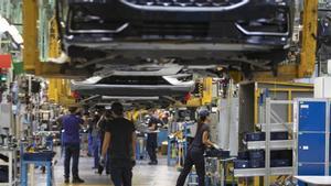 Trabajadores en la factoría de Ford en Almussafes.