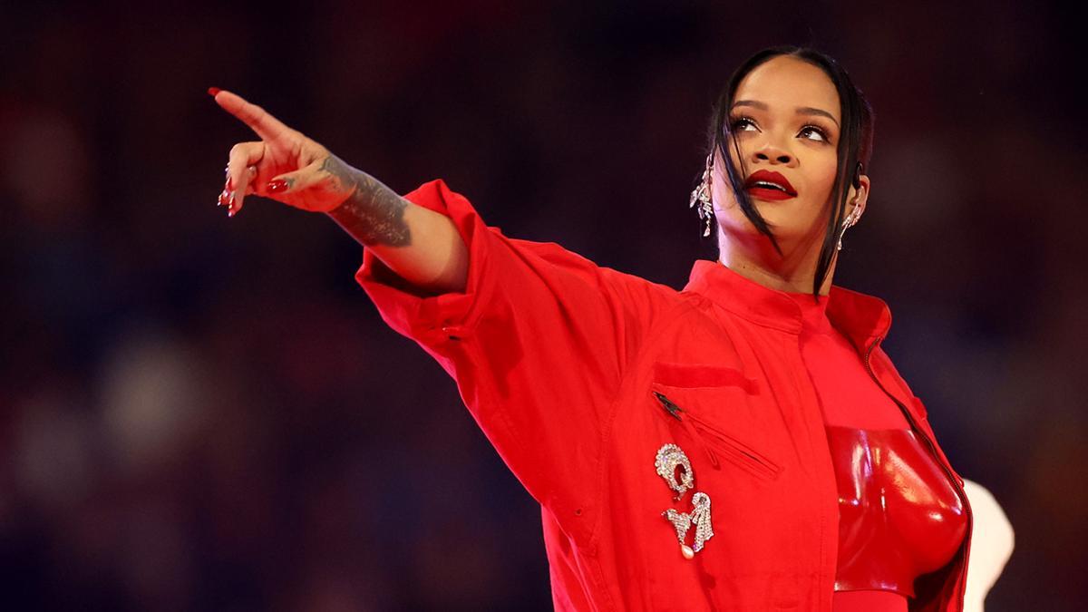 Rihanna en la Super Bowl: anuncia su embarazo en un impactante show de 13 minutos de éxitos