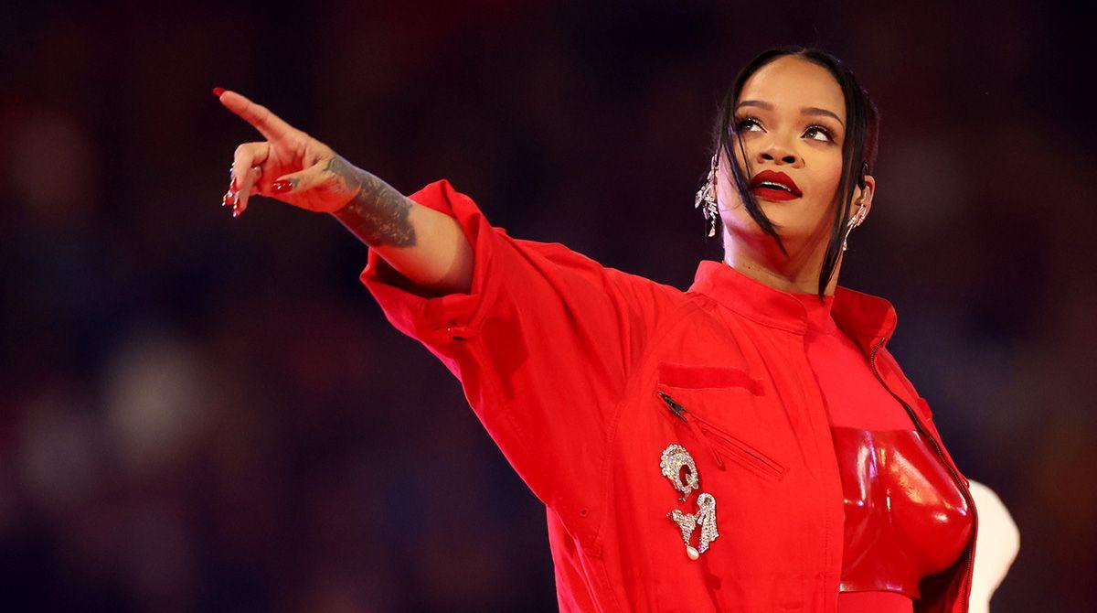 Rihanna en su actuación de la Super Bowl 2023