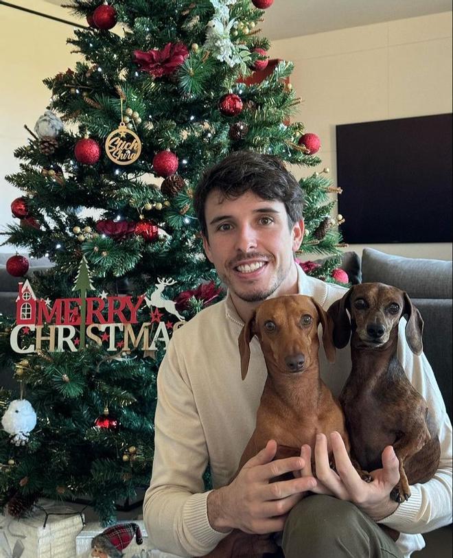 Àlex Márquez, con sus perros en Navidad