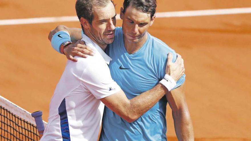 Nadal y Gasquet, dos buenos amigos, se saludan al término del partido.